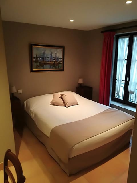 Double Room | In-room safe, free WiFi, bed sheets