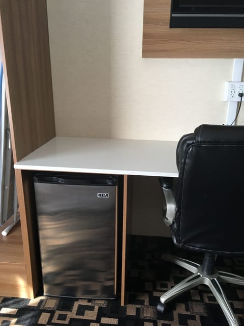 Premium Room 1 King | Mini-refrigerator