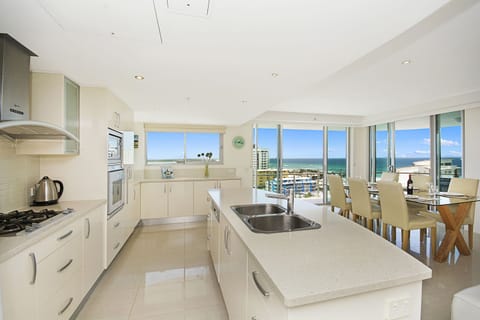 3 Bedroom Deluxe Spa Apartment with Ocean View | Private kitchen | Full-size fridge, microwave, dishwasher