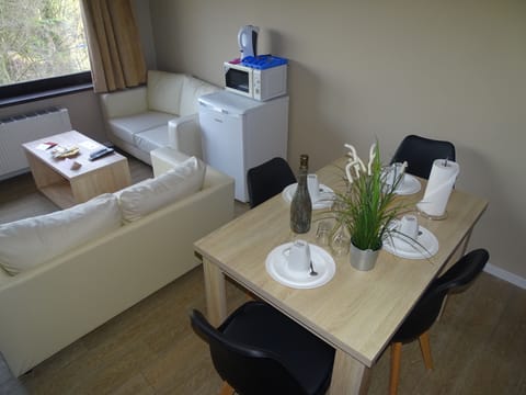 Basic Quadruple Room | In-room dining