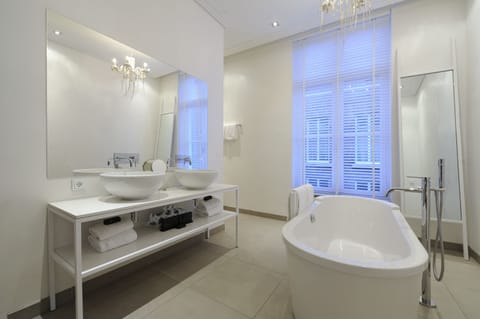 Rainfall showerhead, free toiletries, hair dryer, bathrobes