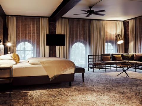 XL Loft | Premium bedding, minibar, in-room safe, soundproofing