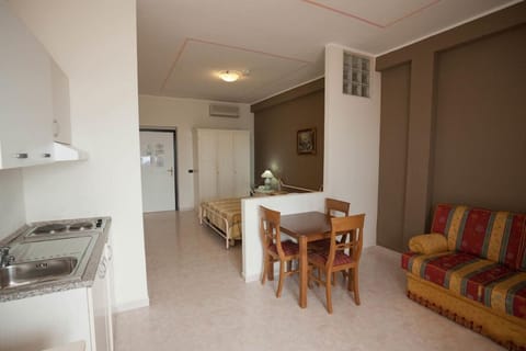 Superior Studio, 1 Bedroom | Minibar, in-room safe, desk, free WiFi