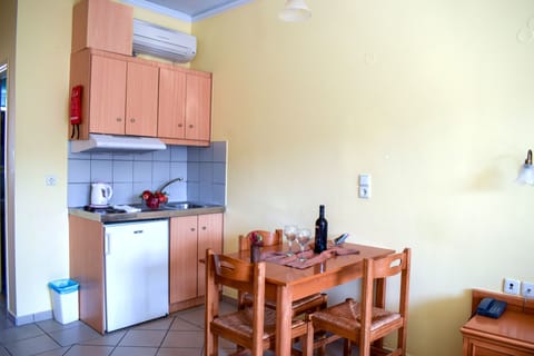 Studio, Pool View | Private kitchenette | Fridge, stovetop, coffee/tea maker, electric kettle