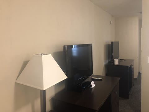 Suite, 1 Queen Bed, Non Smoking, Refrigerator (with Single Sofabed) | In-room safe, laptop workspace, blackout drapes, iron/ironing board