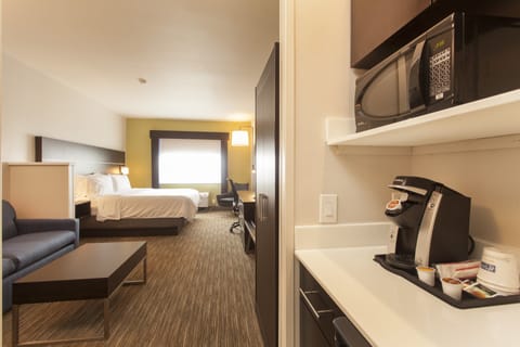 Suite, 1 King Bed | In-room safe, desk, soundproofing, iron/ironing board