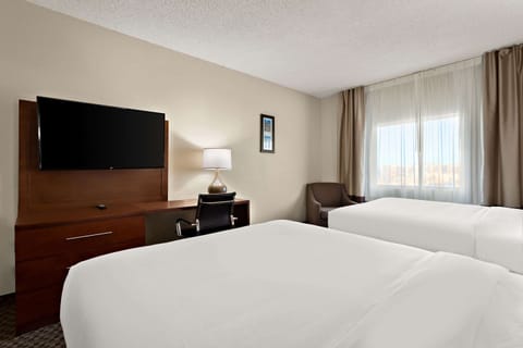 Suite, Non Smoking | In-room safe, desk, laptop workspace, blackout drapes