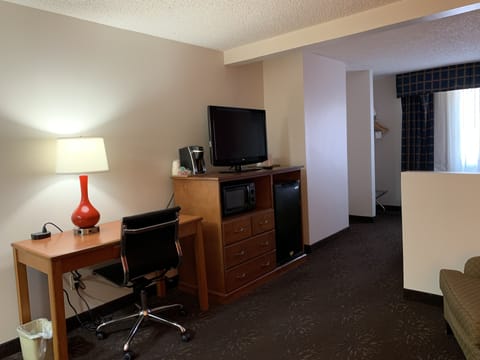 Studio Suite, 1 King Bed, Non Smoking | Desk, laptop workspace, blackout drapes, iron/ironing board