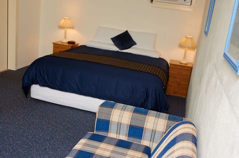 Superior Room | Desk, iron/ironing board, free cribs/infant beds, free WiFi