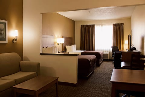 Pillowtop beds, desk, iron/ironing board, free WiFi