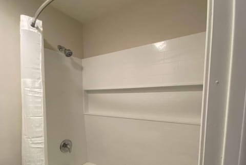 Combined shower/tub, deep soaking tub, free toiletries, hair dryer