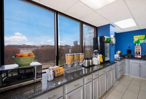 Free daily continental breakfast