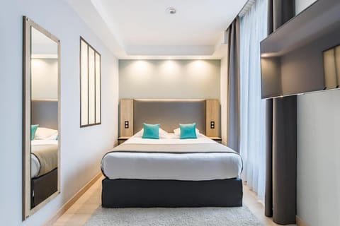 Superior Room | Select Comfort beds, in-room safe, desk, laptop workspace