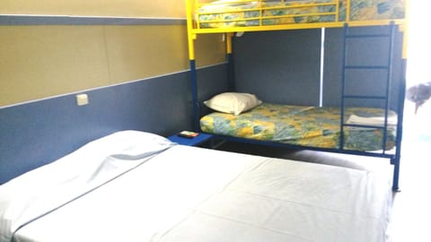 Standard Triple Room | Desk, cribs/infant beds, bed sheets