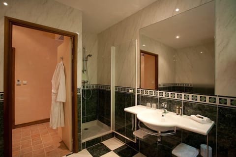 Deluxe Double Room | In-room safe, soundproofing, free WiFi