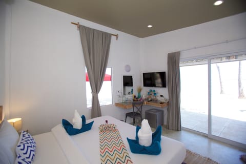 Cottage, Beachfront | Hypo-allergenic bedding, minibar, in-room safe, individually decorated