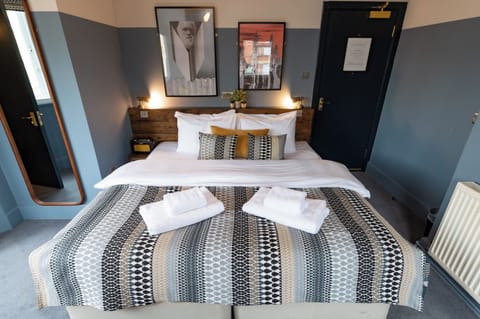 Deluxe Double Room (Super King) | Individually decorated, desk, iron/ironing board, free WiFi