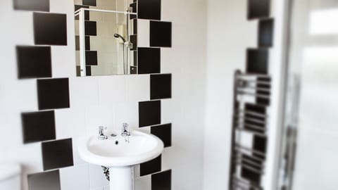 Twin Room | Hypo-allergenic bedding, individually decorated, iron/ironing board