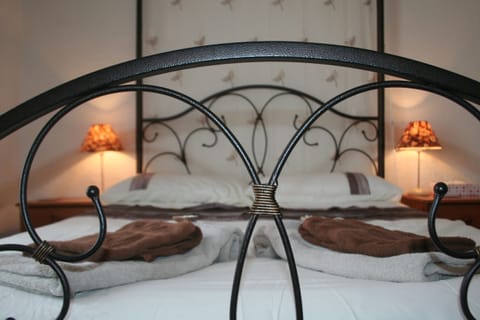 Double Room, Ensuite (Four Poster Bed) | Bed sheets