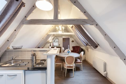 Apartment | Living area | 57-cm TV with digital channels