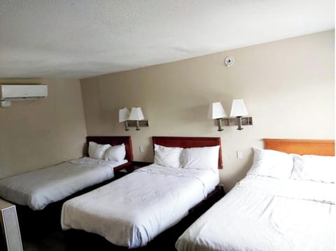 Standard Room, Multiple Beds, Smoking | Premium bedding, desk, soundproofing, free WiFi