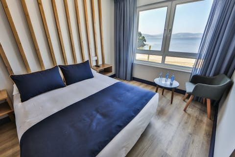 Double Room, 1 Queen Bed, Sea View | Beach/ocean view