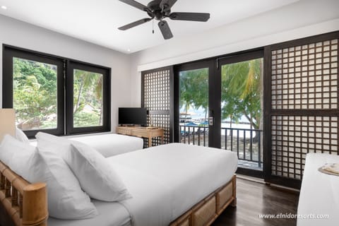 Beachside Room | Minibar, in-room safe, desk, bed sheets