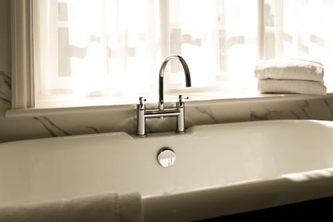 Junior Suite | Deep soaking bathtub