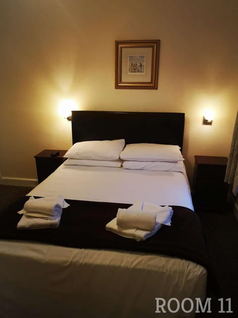 Double Room with Shared Bathroom - Annexe | Desk, iron/ironing board, free WiFi, bed sheets