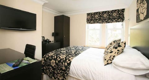 Standard Double Room | Desk, iron/ironing board, bed sheets