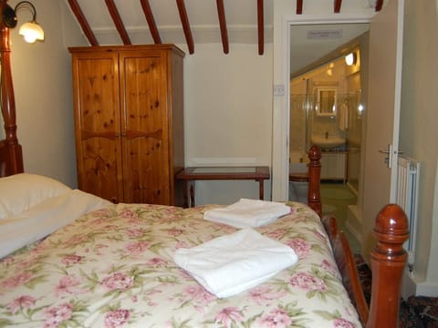 Double Room, Ensuite (with Shower & Bath)