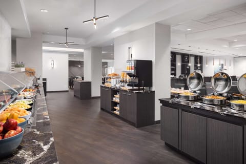 Breakfast, lunch, dinner served; American cuisine