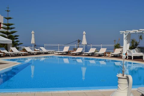 Seasonal outdoor pool, pool umbrellas, sun loungers