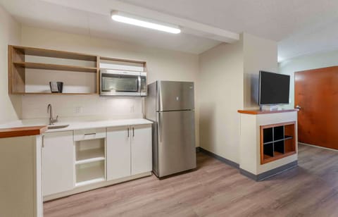 Deluxe Studio, Multiple Beds, Non Smoking, Kitchenette | Private kitchen | Full-size fridge, microwave