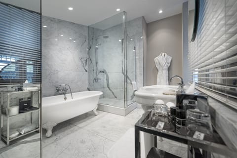 Penthouse Bosphorus Suite | Bathroom | Designer toiletries, hair dryer, bathrobes, slippers