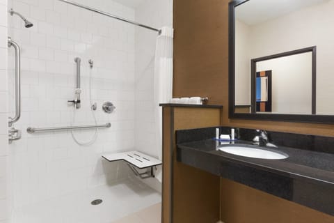 Room, 1 King Bed, Non Smoking | Bathroom | Combined shower/tub, free toiletries, hair dryer, towels