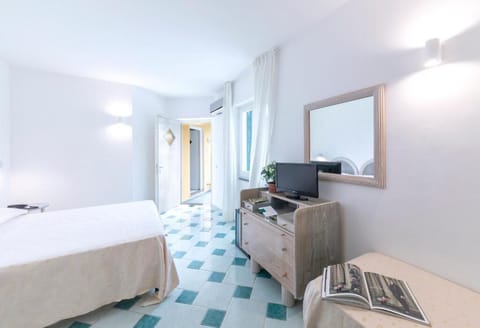 Triple Room | Minibar, in-room safe, individually decorated, individually furnished