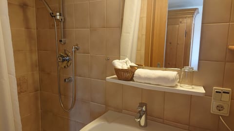 Standard Single Room, Ensuite (Einzelzimmer Nr. 1) | Bathroom