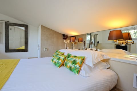 Comfort Duplex, Garden View | Premium bedding, minibar, in-room safe, individually decorated