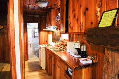 Cozy Corner Cabin | Private kitchen | Fridge, microwave, coffee/tea maker