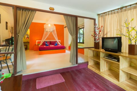 Deluxe Cottage, Garden Area | 1 bedroom, Select Comfort beds, minibar, in-room safe