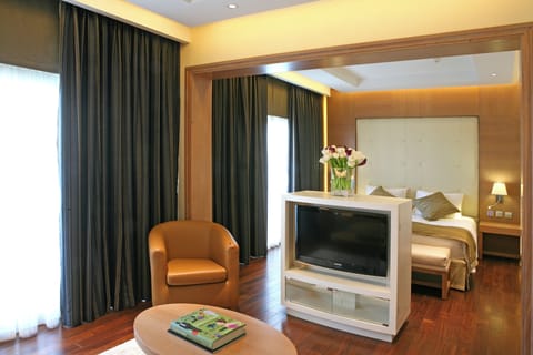 Junior Suite, 1 King Bed, Sea View (Top Floor) | Premium bedding, minibar, in-room safe, desk