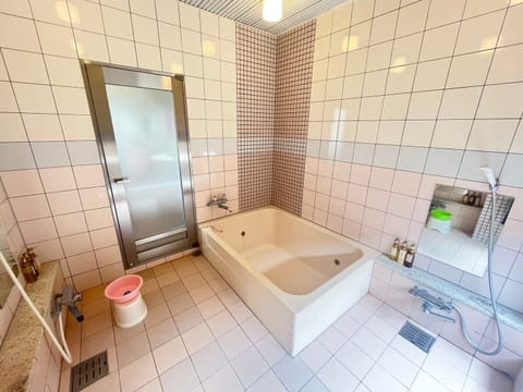 Japanese Room Non Smoking | Bathroom | Combined shower/tub, deep soaking tub, free toiletries, hair dryer