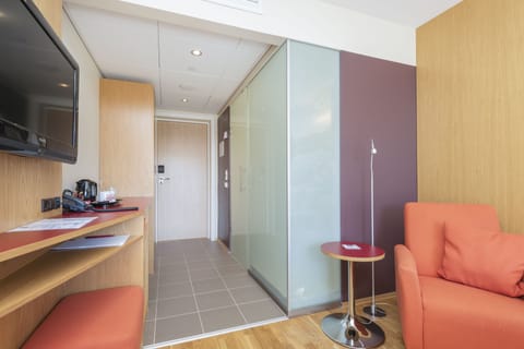 Standard Twin Room, Non Smoking | Blackout drapes, free WiFi, bed sheets, wheelchair access