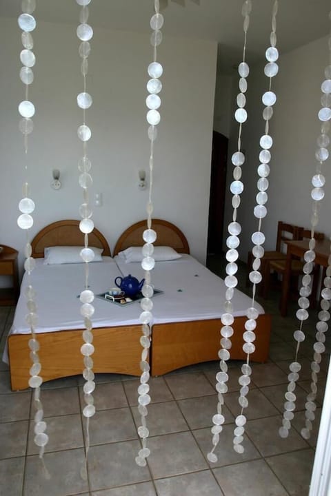 Laptop workspace, soundproofing, iron/ironing board, rollaway beds