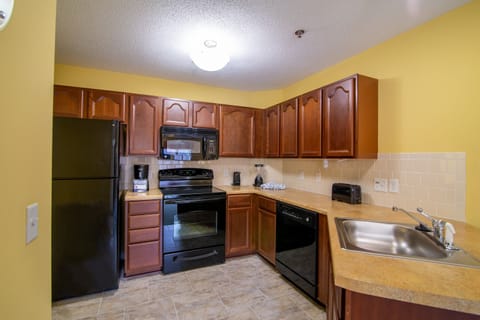 Apartment, 1 Bedroom | Private kitchen | Fridge, microwave, coffee/tea maker, toaster