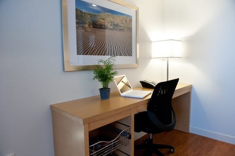 Junior Studio Suite | In-room business center