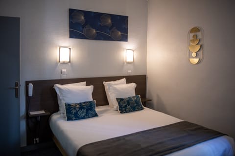 Classic Double Room | Premium bedding, desk, iron/ironing board, free WiFi