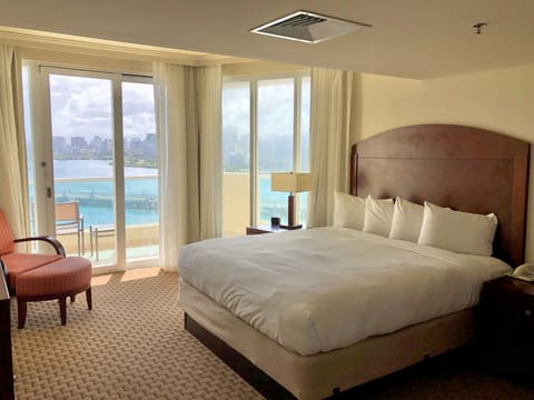 Presidential Studio Suite, 1 Bedroom, Ocean View | Desk, blackout drapes, soundproofing, iron/ironing board