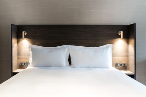 Luxury Room, 1 King Bed (Grand) | Egyptian cotton sheets, premium bedding, pillowtop beds, minibar